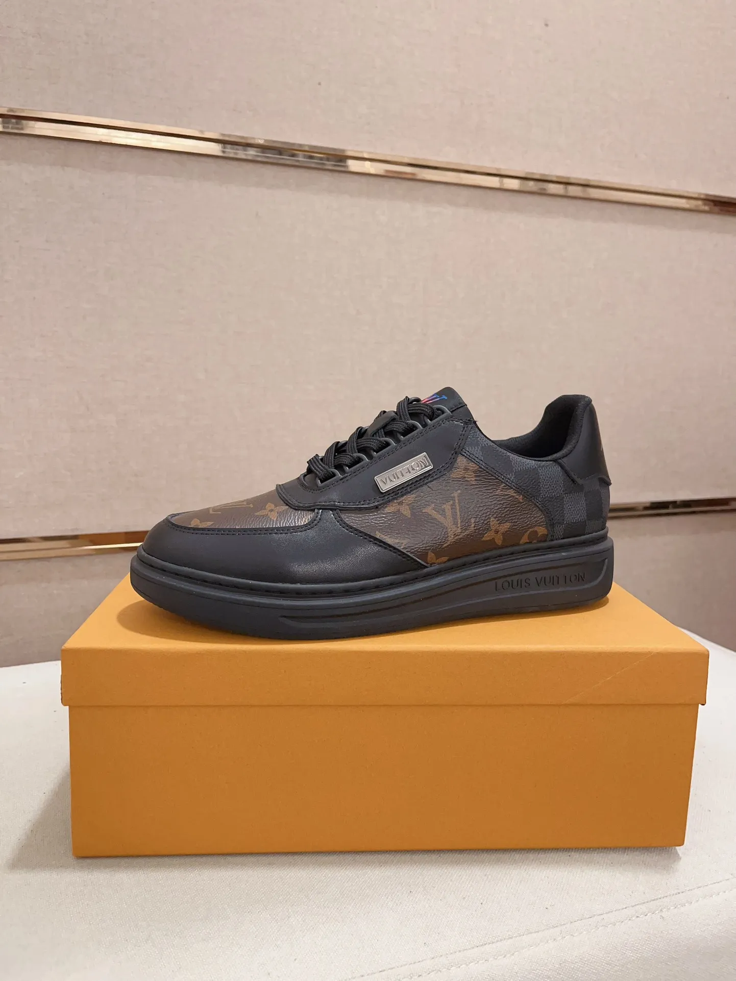 Men's shoes💰 400💰Louis Vuitton (Louis Vuitton/LV top 🔍🔍new model is on sale at the same time at the counter, upper 🇮🇹 imported first-layer cowhide from Italy, fully imported sheepskin lining 💪💪, completely 1⃣️ to 1⃣️ replica 🇮🇹💪💪 , ⚠Sole: Original sole provided by the original factory, exclusive movable molded sole, super comfortable, ⚠Original factory goods, 🔍🔍high quality, can be entered and exited the counter at will, welcome to compare⚠Code number: 38-44 (45 can be customized).